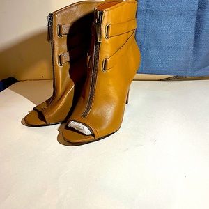 VINCE CAMUTO Brown Leather Boots